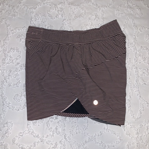 LULULEMON REVERSIBLE SHORTS - Picture 2 of 7